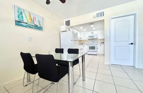 Lauderdale-by-the-Sea Apartment | comfortable apartment five minutes walk from the Beach