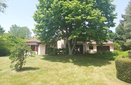 Sousceyrac Villa | Comfortabele villa met groot verwarmd12x6m zwembad en tuin van 5000 m².