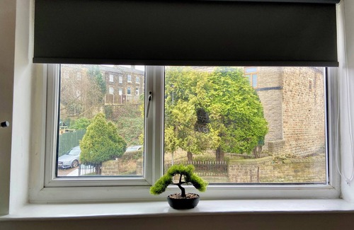 Healey Lane House | Comfortable 1-Bed Retreat in Batley - sleeps 3
