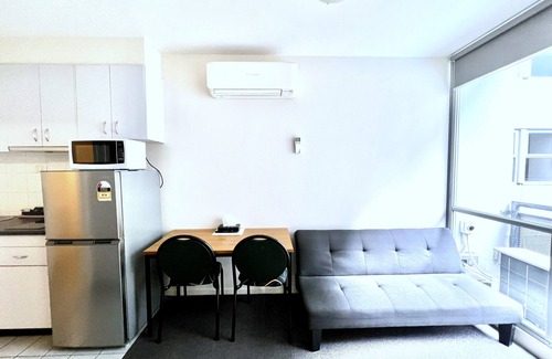 Carlton South Apartment | Comfortable 1-Bedroom Apartment for 2 Guests in Melbourne CBD