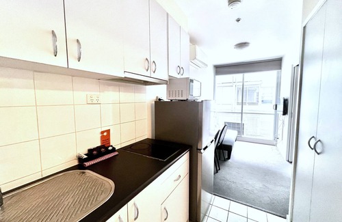 Carlton South Apartment | Comfortable 1-Bedroom Apartment for 2 Guests in Melbourne CBD