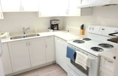 East Side House | Comfortable 1-bedroom unit in Vancouver