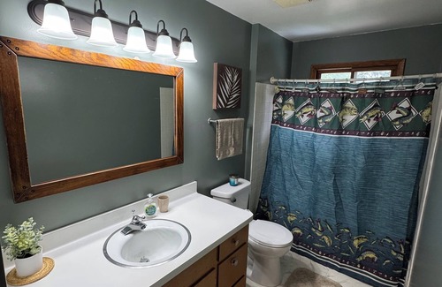 Oshkosh House | Comfortable 2 Bedroom Unit Near Wittman Airport and Lake Access!