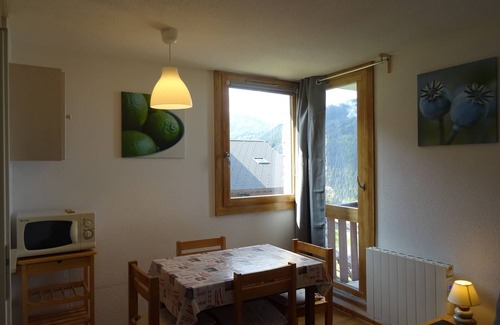 Vallandry Apartment | Comfortable 2-room sunny apartment at the foot of the slopes with balcony