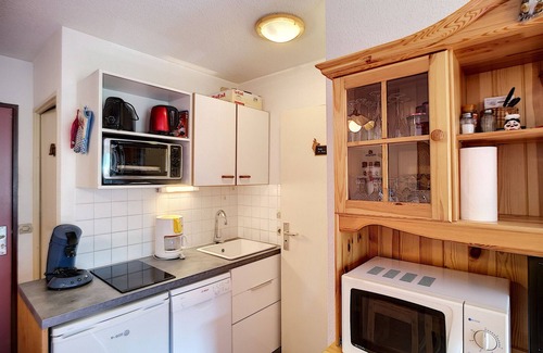 Les Bruyeres Apartment | Comfortable 2-room apt for 4, ski-in/ski-out, wifi, parking