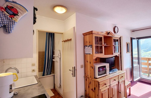 Les Bruyeres Apartment | Comfortable 2-room apt for 4, ski-in/ski-out, wifi, parking
