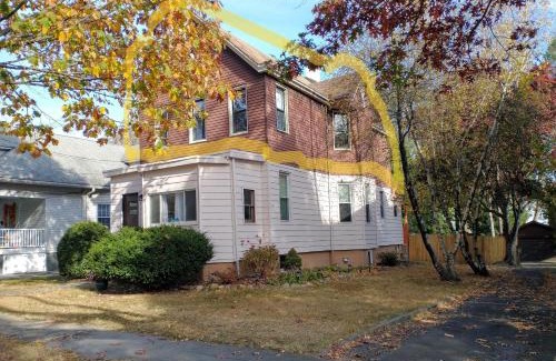Ridgefield Park Apartment | Comfortable 3 Bedroom Apartment 30 Minutes to New York