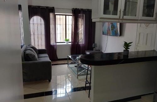 Guayaquil House | Comfortable 3-Bedroom Apartment, close to the American Consulate