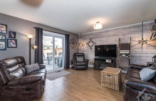 Arnprior House | Comfortable 3bed home in the Ottawa Valley