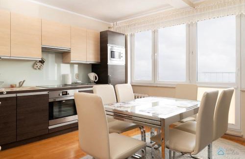 Karlikowo Apartment | Comfortable 3city Apartment with Balcony by Noclegi Renters