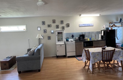 Greeneville Apartment | Comfortable and Modern Cottage, 10 Minutes from Tusculum University.