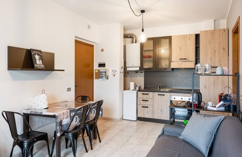 Luni Mare Apartment | Comfortable and modern apartment of about 50 square meters with two balconies, able to accommodate up to 4 people, is located on the 1st floor of a building without a lift. The flat is situated in Luni Mare, in an area full of services, convenient for re