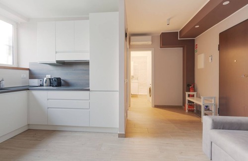 Affori Apartment | Comfortable and modern 45sqm apartment, able to comfortably accommodate up to 4 people, located in the basement of a building WITHOUT a lift (steps to access it). The apartment is located in a strategic position, just a 5-minute walk from the Affori st