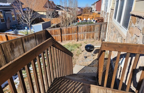 Aurora Villa | Comfortable and Spacious Stay in Aurora - 4 Bedrooms - Family & Work-Friendly