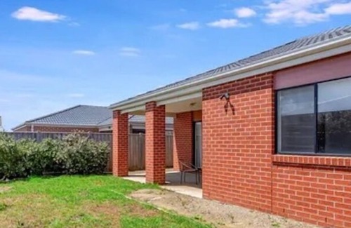 Beveridge House | Comfortable and tranquil space for holiday stay-over. 30 Min - Melb Airport!