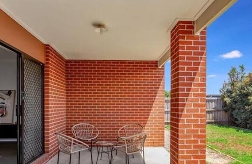 Beveridge House | Comfortable and tranquil space for holiday stay-over. 30 Min - Melb Airport!