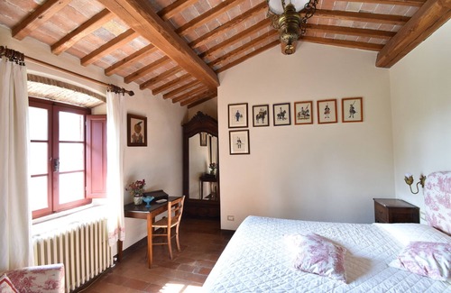 Monteriggioni Apartment | Comfortable apartment in Villa, with courtyard, swimming pool and garden