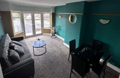 Cheadle Apartment | Comfortable apartment for 4 guests