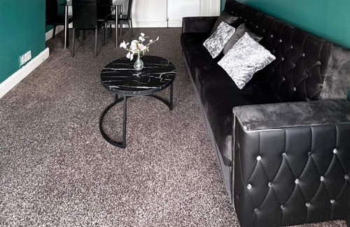 Cheadle Apartment | Comfortable apartment for 4 guests