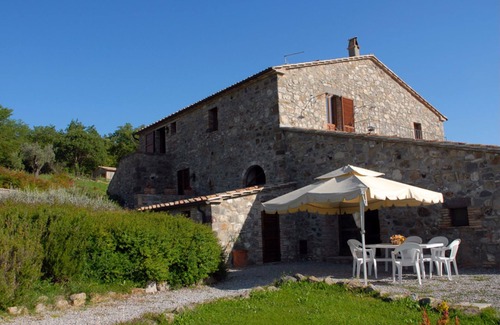 Radicofani Apartment | Comfortable apartment with garden in an old farmhouse with swimming pool