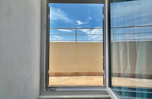 San Terenzo Apartment | Comfortable apartment of approximately 64 m2, able to accommodate up to 4 people, located on the fourth floor of a building without a lift. The accommodation is located in an area full of all services and boasts a wonderful view of the San Terenzo beach.