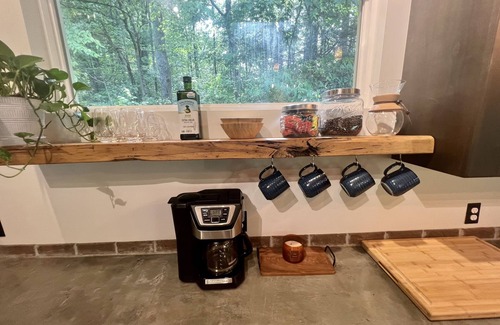 Hendersonville Cabin | Comfortable cabin near wineries-hiking-Hendersonville by Sunscape Property Management