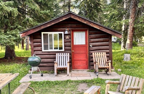 Cooke City-Silver Gate Cabin | Comfortable Cabin next to Yellowstone National Park