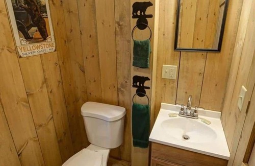 Cooke City-Silver Gate Cabin | Comfortable Cabin next to Yellowstone National Park
