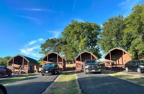 New Braunfels Cabin | Comfortable Cabin along the Guadalupe River