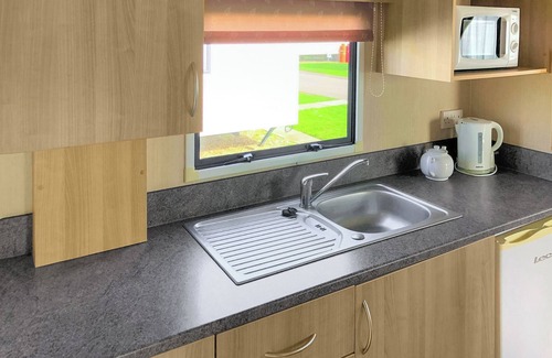 Skegness House | Comfortable caravan with one double and one twin.
