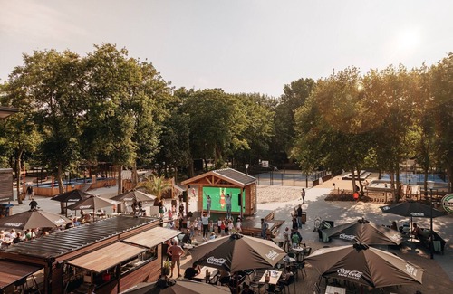 Ockenburgh Ski Chalet | Comfortable chalet with dishwasher near the beach