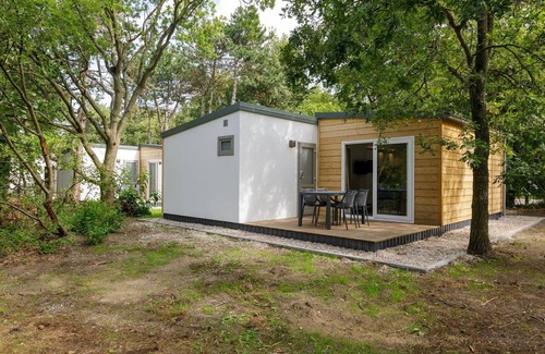 Ockenburgh Ski Chalet | Comfortable chalet with dishwasher near the beach