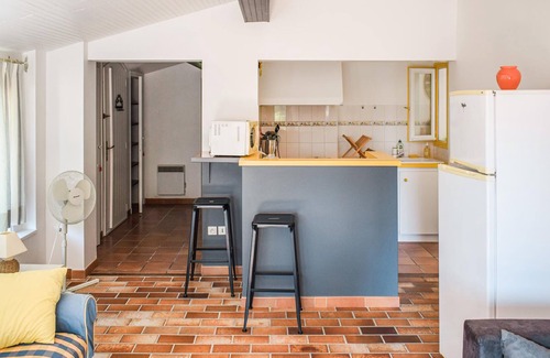 Navarrenx House | Comfortable cottage with large outdoor pool and views of the Pyrenees.