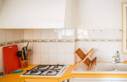 Navarrenx House | Comfortable cottage with large outdoor pool and views of the Pyrenees.