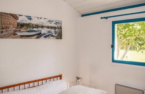 Navarrenx House | Comfortable cottage with large outdoor pool and views of the Pyrenees.