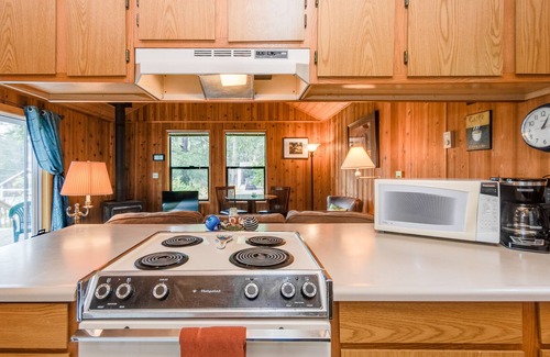 Manzanita House | Comfortable cottage with a washer/dryer, fireplace, deck, beach access