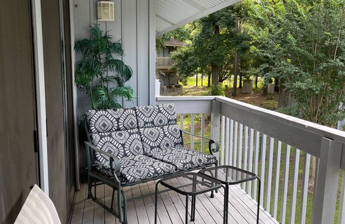 Daphne Condo | Comfortable Daphne Condo near Bay, Fairhope, and Mobile; Short Drive to Beaches