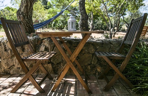 Lagos Cottage | Comfortable Double Room with Outdoor Kitchen and Shared Pool