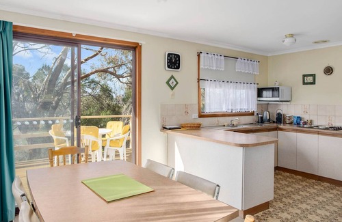 Encounter Bay House | Comfortable Elevated Holiday Home