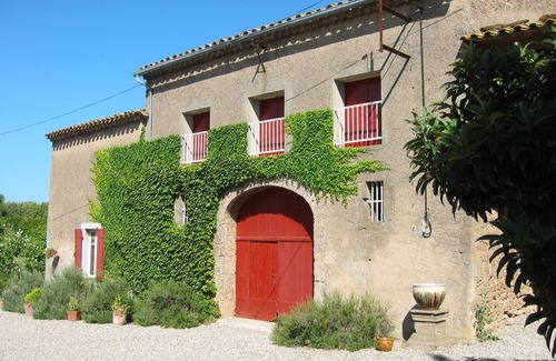 Douzens House | Comfortable gite with pool in ancient wine domaine