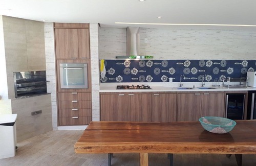 Guarajuba House | Comfortable Guarajuba House Facing the Sea 5/4. 18 beds. Consult!