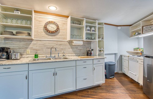 Bryson City House | Comfortable guest suite <1 mile to downtown Bryson City