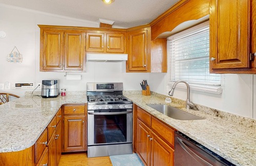 Assateague Pointe House | Comfortable home with tennis court, jetted tub, pool, W/D, patio, & full kitchen