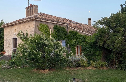 Bagat-en-Quercy House | Comfortable house in the heart of the Quercy region, with swimming pool, pets welcome.