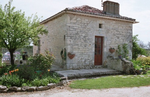 Bagat-en-Quercy House | Comfortable house in the heart of the Quercy region, with swimming pool, pets welcome.