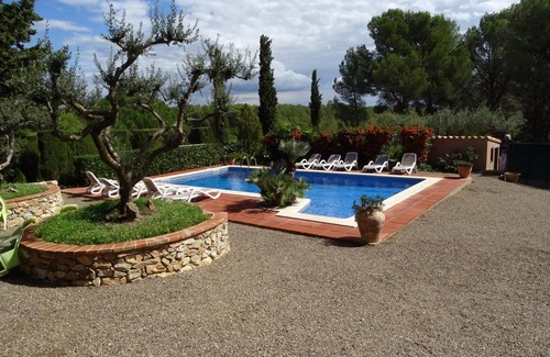 Valls Cottage | Comfortable house, garden of 24,200 m2. Private pool, barbecue. Wifi