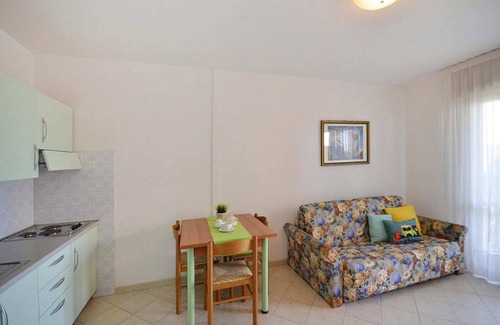 Lignano Sabbiadoro Apartment | Comfortable Apartment by the Café