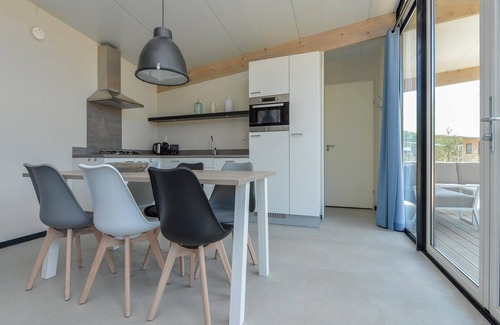 Bloemendaal House | Comfortable lodge with dishwasher, in Bloemendaal
