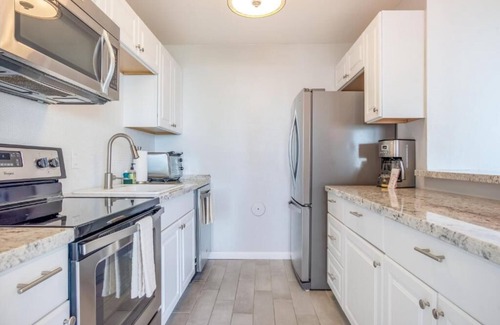 Honalo Condo | Comfortable luxury fully remodeled modern space surrounded by green coffee farms