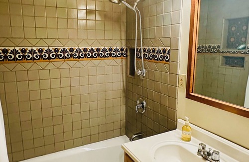 Ventura Apartment | Comfortable Midtown One Bedroom apartment,